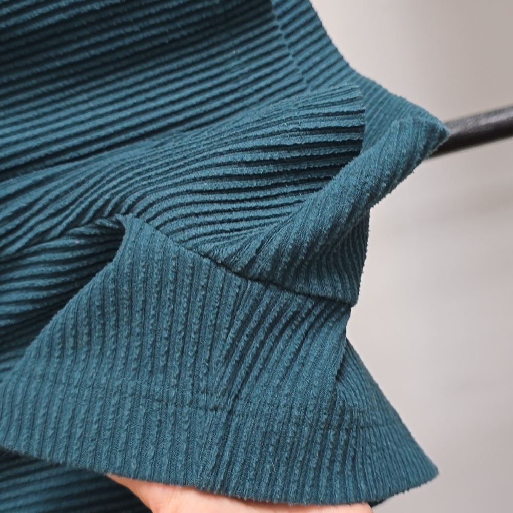 Alo Ribbed Shorts In Dark Teal - Picture 3 of 5